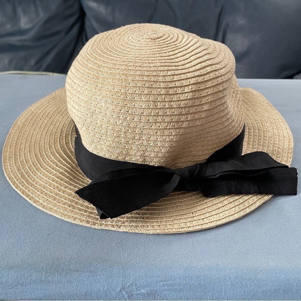 DeLux woman’s straw hat with black ribbon bow